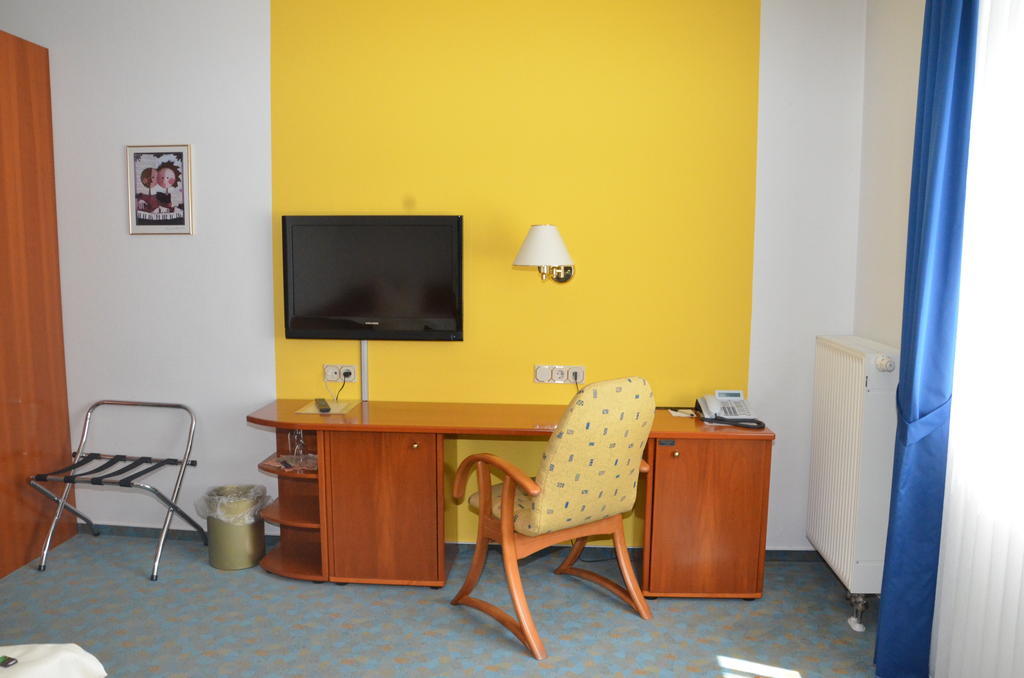 Central Inn Hotel Garni Eppelborn Extérieur photo