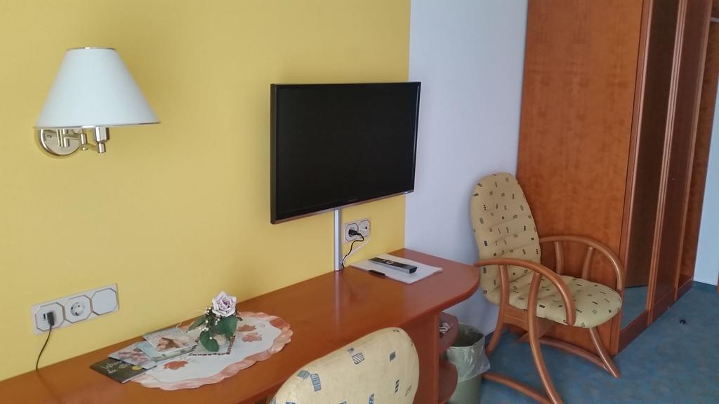 Central Inn Hotel Garni Eppelborn Extérieur photo